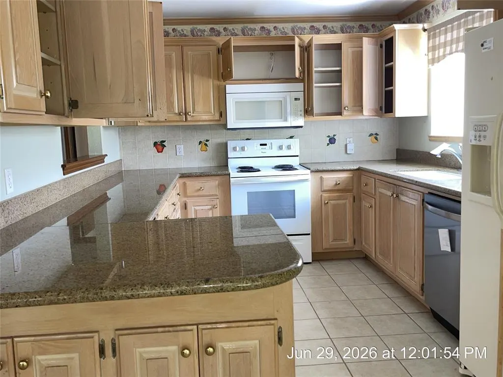 Photo 6 — 3 Larkens Place, Shawnee, OK 74801