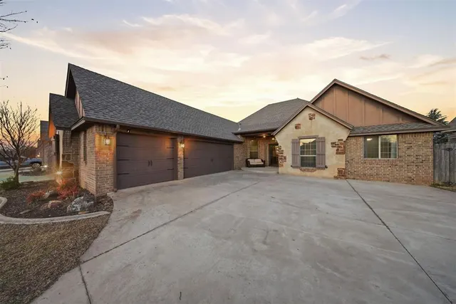 Front exterior — 2425 Glenmere Drive, Edmond, OK 73003