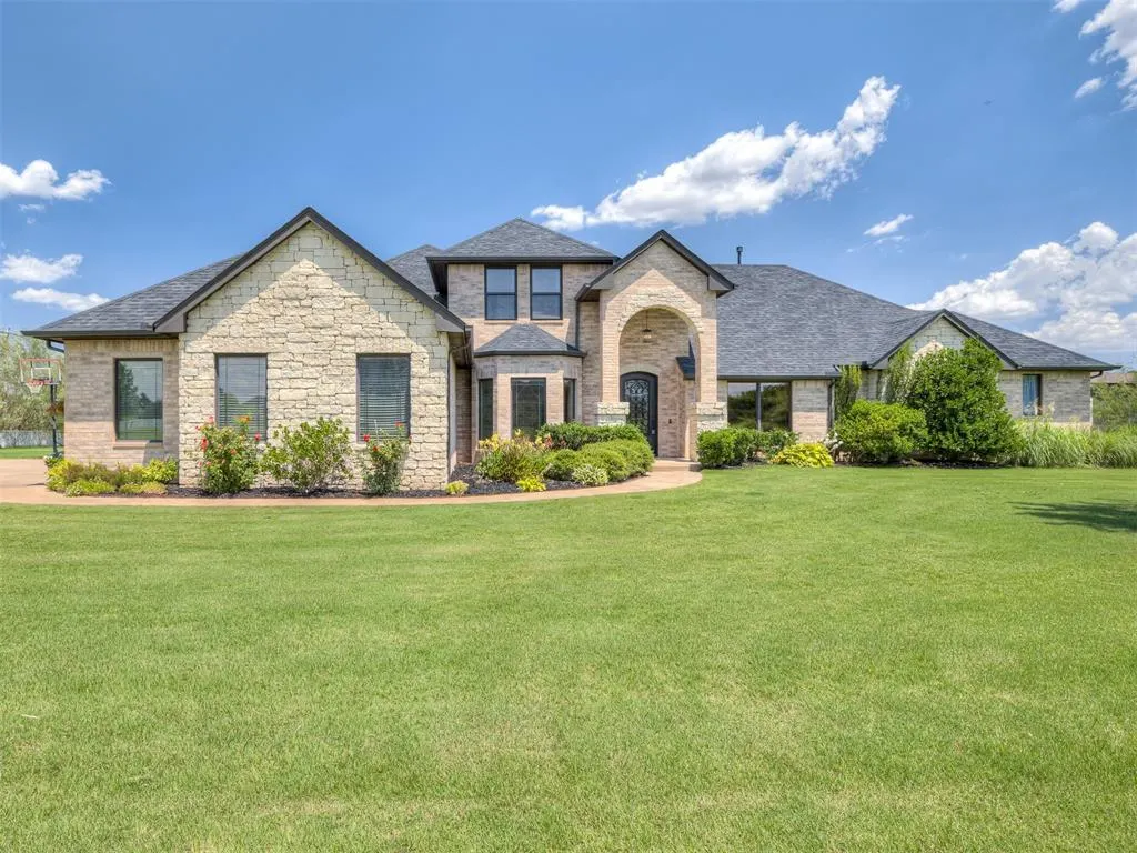 Front exterior — 17400 Barrington Hills Lane, Edmond, OK 73012