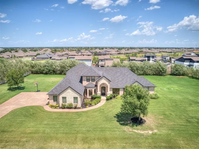 Photo 2 — 17400 Barrington Hills Lane, Edmond, OK 73012