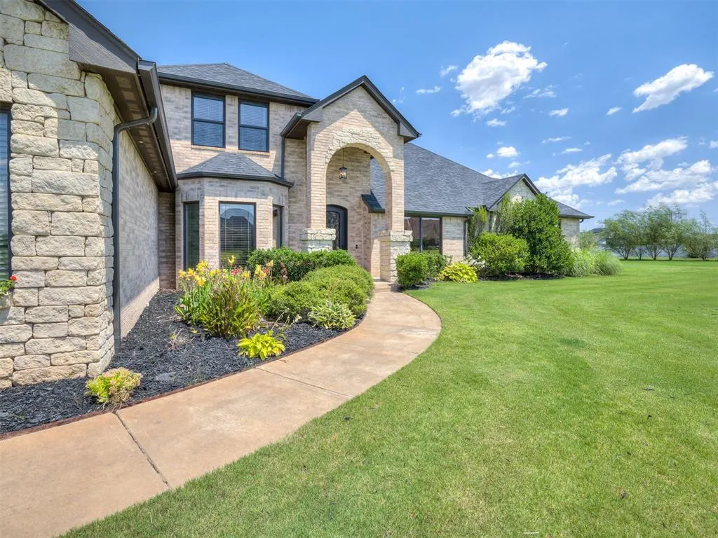 Photo 4 — 17400 Barrington Hills Lane, Edmond, OK 73012
