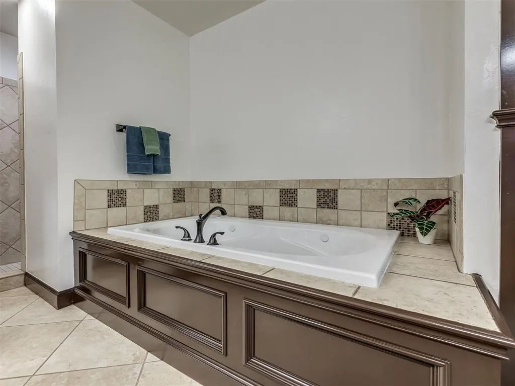 Photo 34 — 17400 Barrington Hills Lane, Edmond, OK 73012