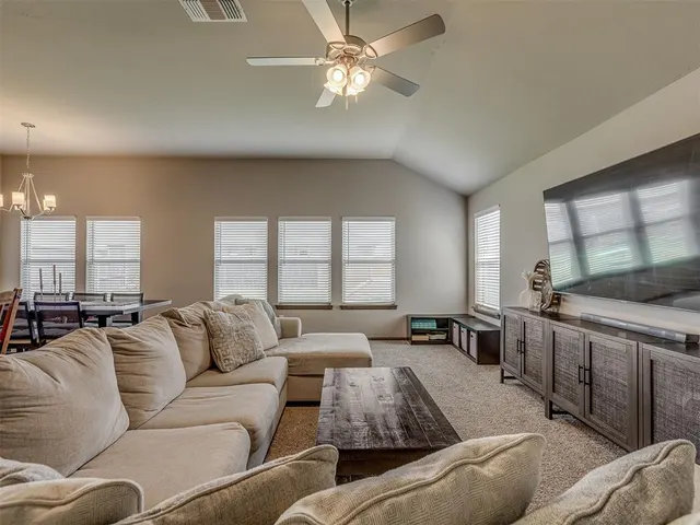 Photo 3 — 10701 NW 20th Street, Yukon, OK 73099