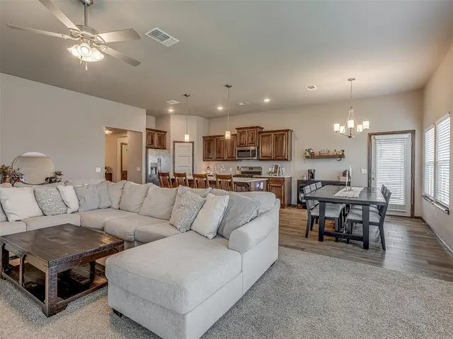 Photo 5 — 10701 NW 20th Street, Yukon, OK 73099