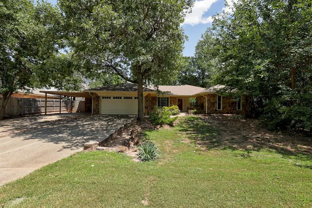 Front exterior — 1600 Ridgecrest Road, Edmond, OK 73013