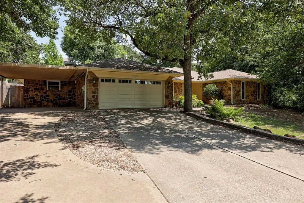 Photo 2 — 1600 Ridgecrest Road, Edmond, OK 73013