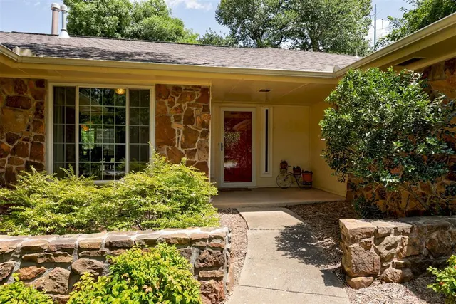 Photo 3 — 1600 Ridgecrest Road, Edmond, OK 73013