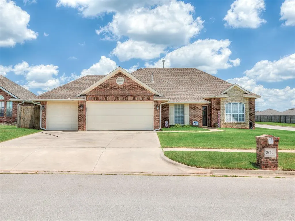 Photo 2 — 3840 Pachem Avenue, Harrah, OK 73045