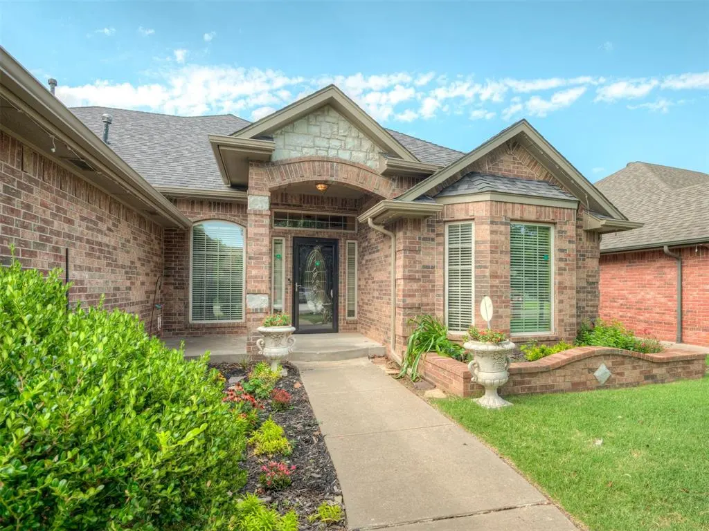 Photo 2 — 10700 NW 40th Street, Yukon, OK 73099