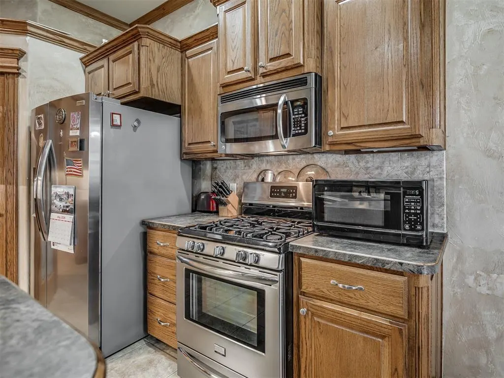 Photo 12 — 10700 NW 40th Street, Yukon, OK 73099