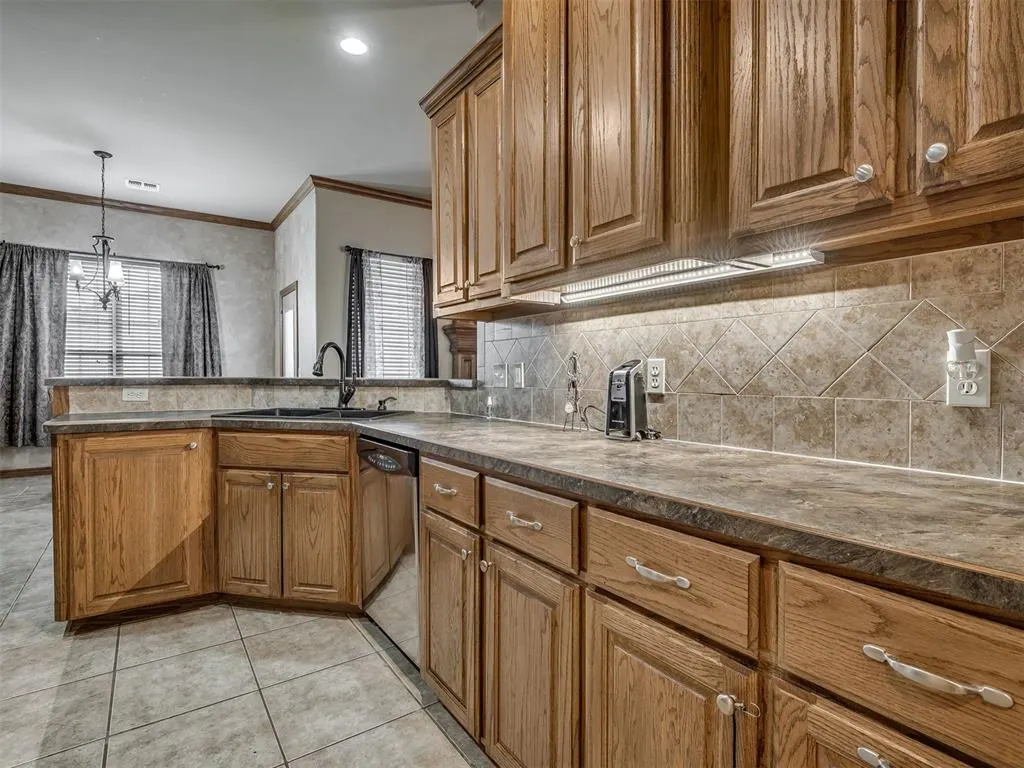 Photo 14 — 10700 NW 40th Street, Yukon, OK 73099
