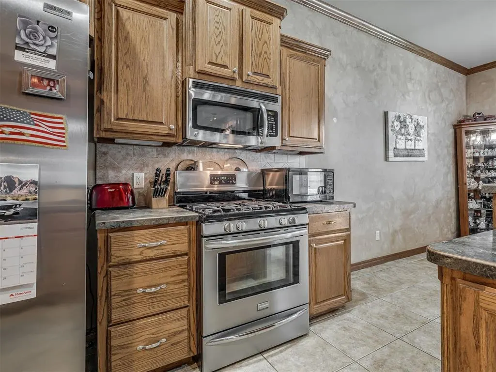 Photo 15 — 10700 NW 40th Street, Yukon, OK 73099