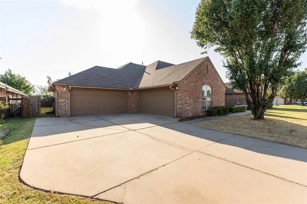 Photo 2 — 3212 Rockhampton Avenue, Oklahoma City, OK 73179