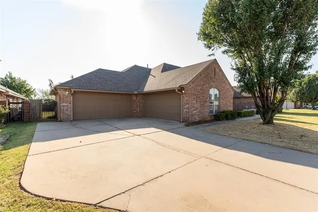 Photo 2 — 3212 Rockhampton Avenue, Oklahoma City, OK 73179