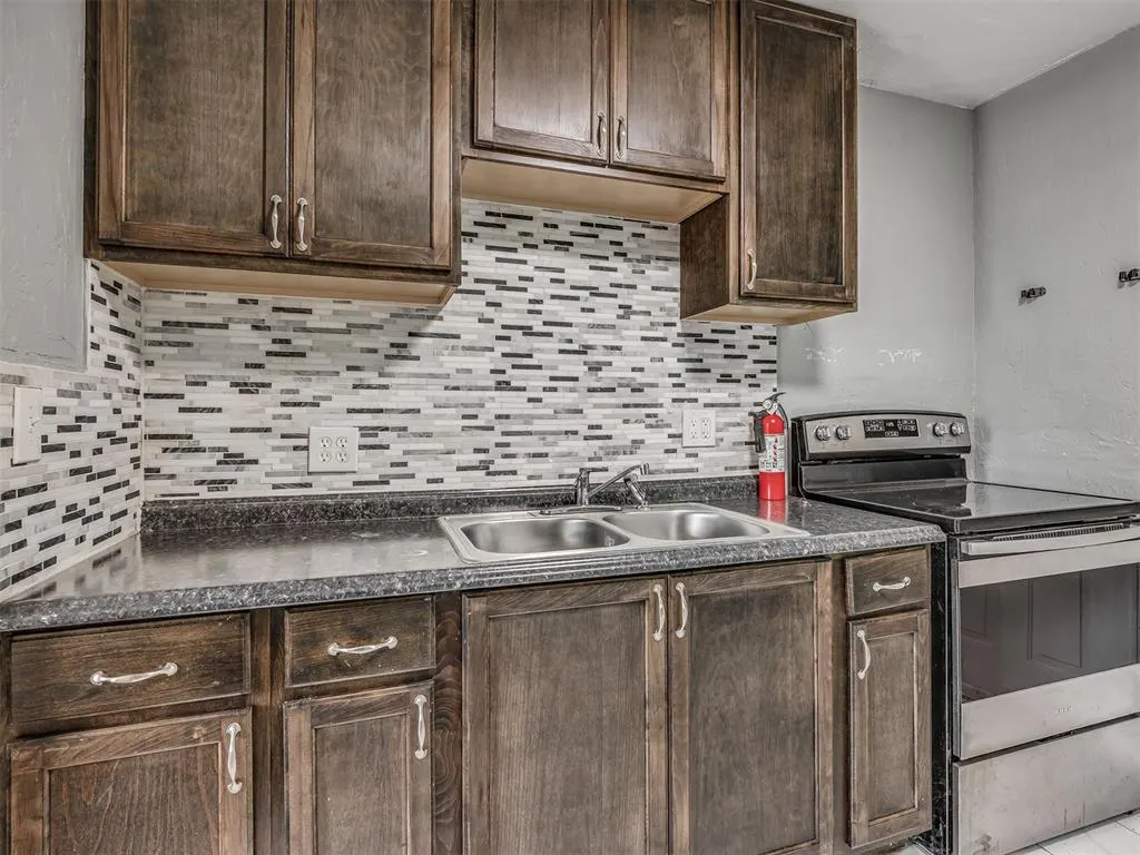 Photo 10 — 6405 Anderson Drive, Oklahoma City, OK 73149