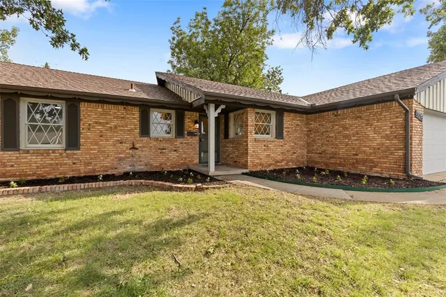 Photo 3 — 3016 Lakeside Drive, Oklahoma City, OK 73120