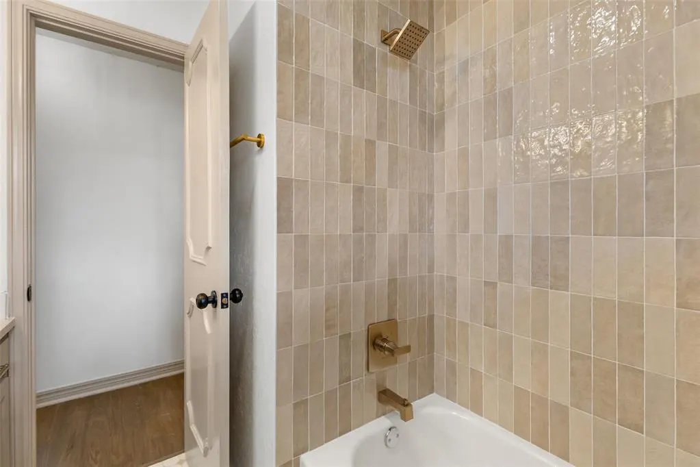 Photo 14 — 3016 Lakeside Drive, Oklahoma City, OK 73120