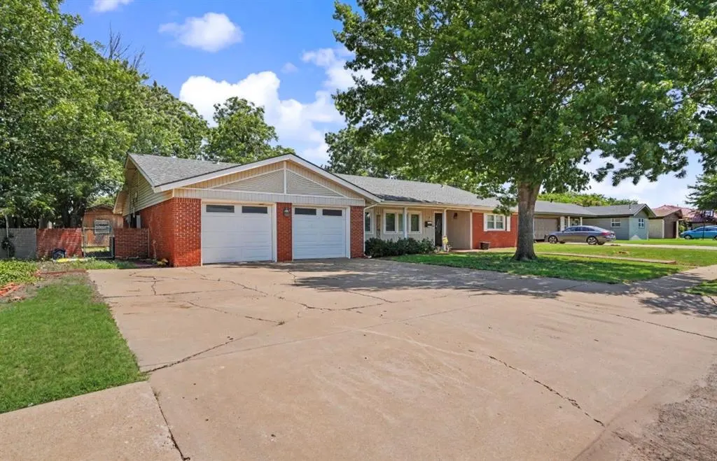 Front exterior — 213 S Mockingbird Drive, Altus, OK 73521