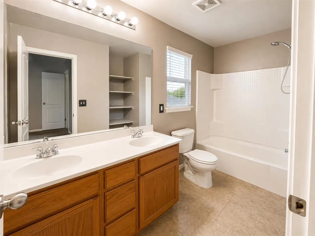 Photo 10 — 7913 Frye Lane, Oklahoma City, OK 73135