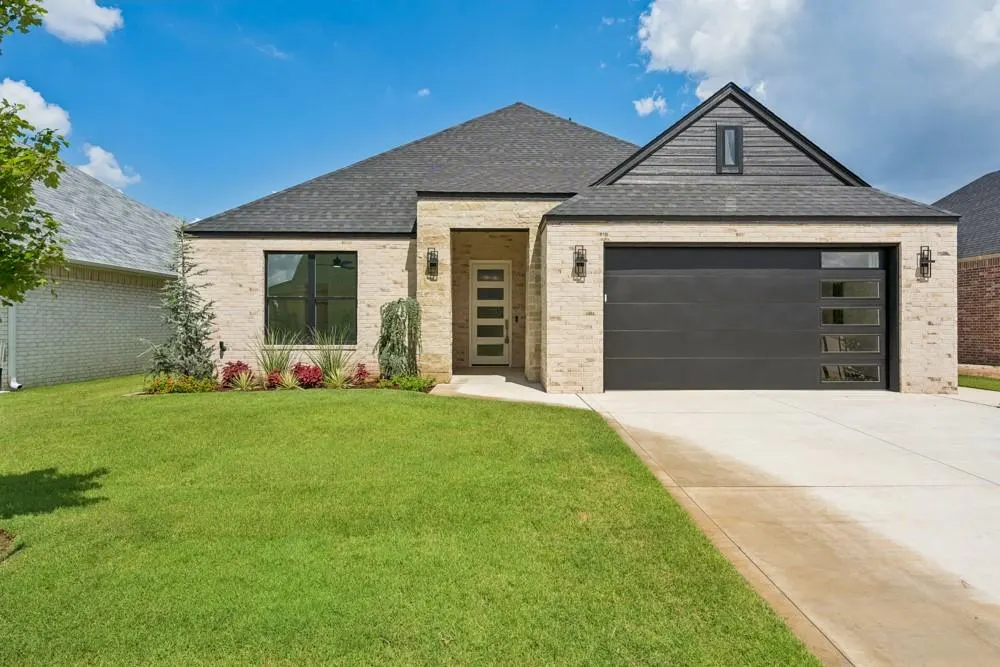 Front exterior — 4924 Pont Neuf Road, Edmond, OK 73034