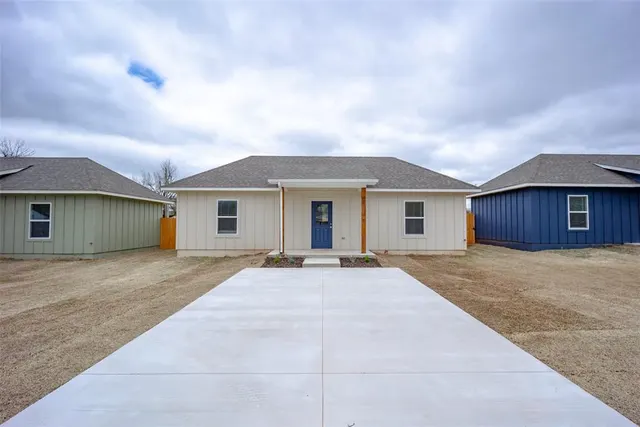 Front exterior — 205 S 11th Street, Perry, OK 73077