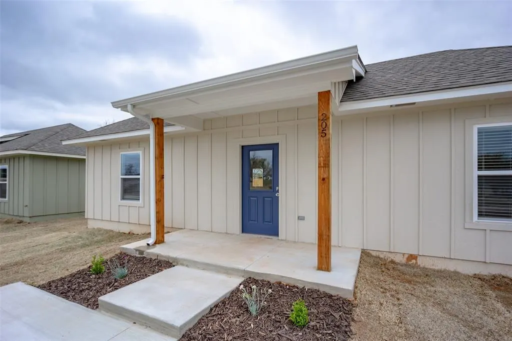 Photo 2 — 205 S 11th Street, Perry, OK 73077