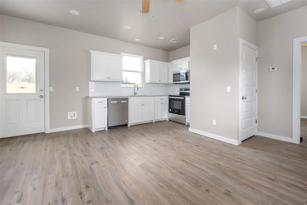 Photo 5 — 205 S 11th Street, Perry, OK 73077