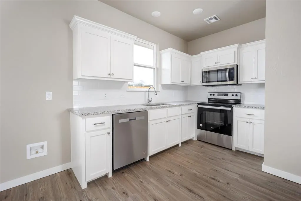 Photo 6 — 205 S 11th Street, Perry, OK 73077