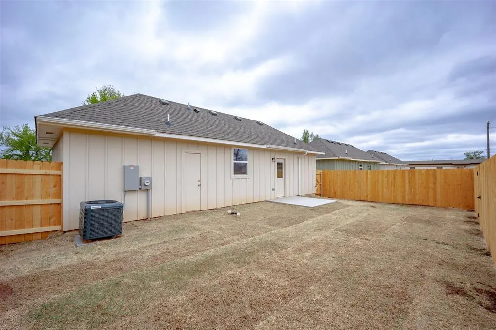 Photo 14 — 205 S 11th Street, Perry, OK 73077