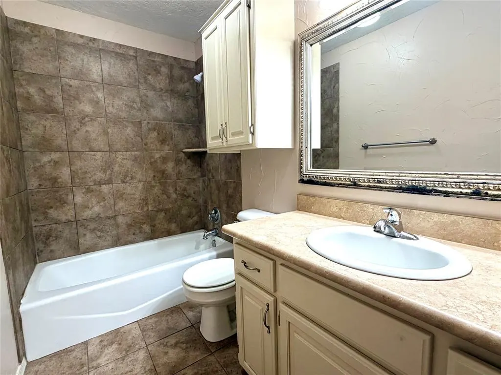 Photo 11 — 907 W Daniel Street, Weatherford, OK 73096