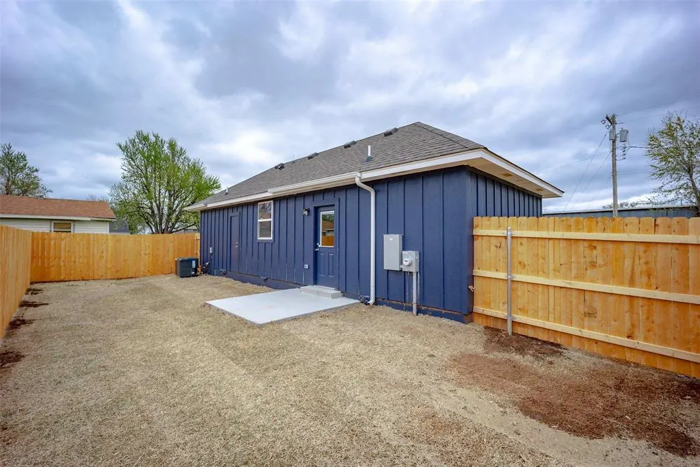 Photo 6 — 1105 Coffey Drive, Perry, OK 73077