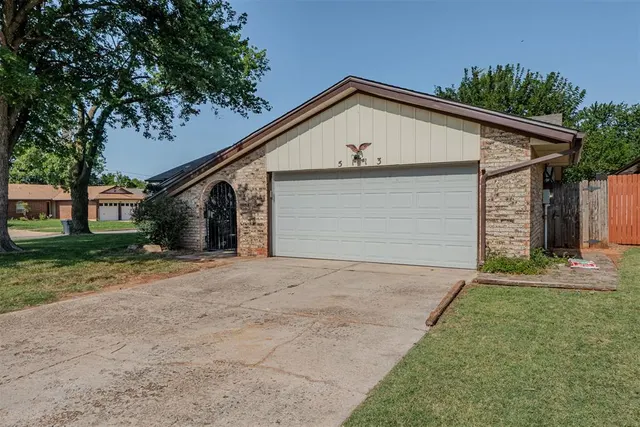 Photo 3 — 5113 Beacon Hill Road, Oklahoma City, OK 73135