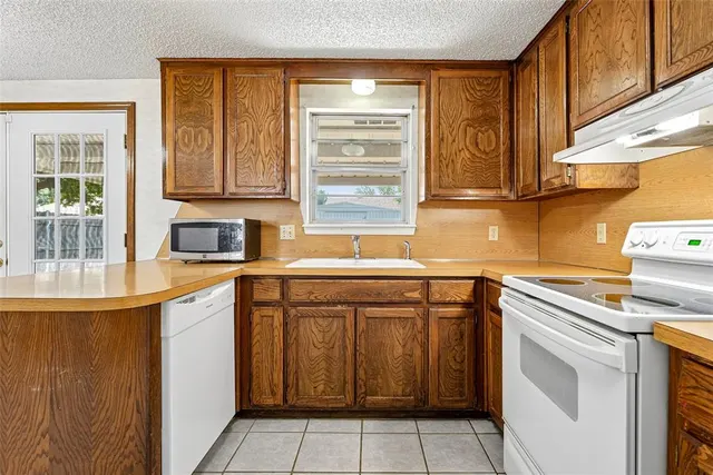 Photo 2 — 8404 S Brookline Avenue, Oklahoma City, OK 73159