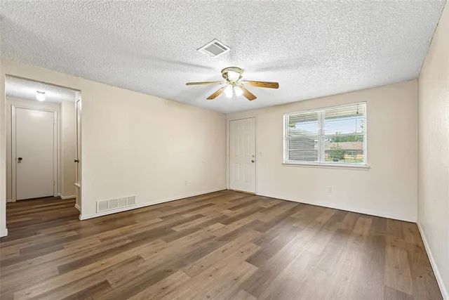 Photo 3 — 8404 S Brookline Avenue, Oklahoma City, OK 73159