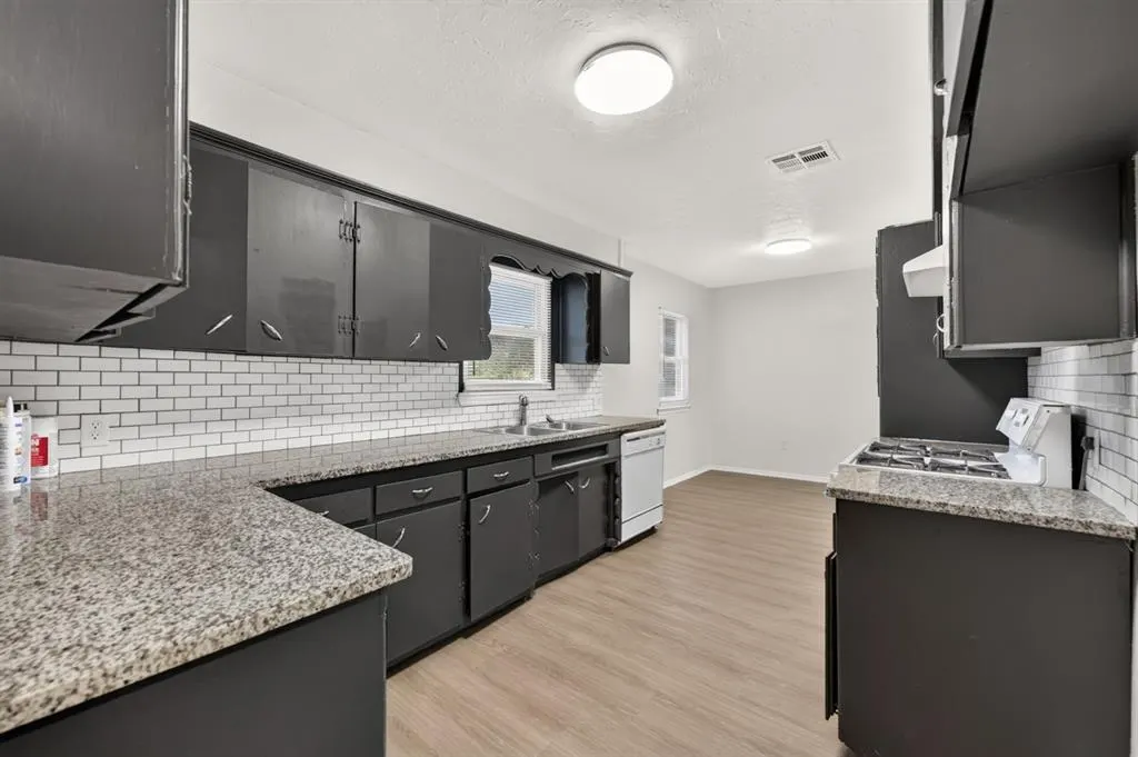 Photo 5 — 1270 N 1st Street, Harrah, OK 73045