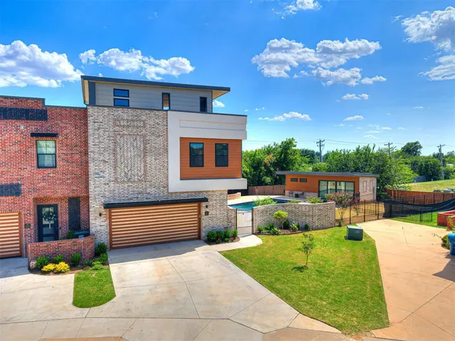 Photo 2 — 571 S Fretz Avenue, Edmond, OK 73003