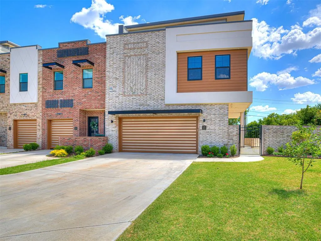 Photo 3 — 571 S Fretz Avenue, Edmond, OK 73003