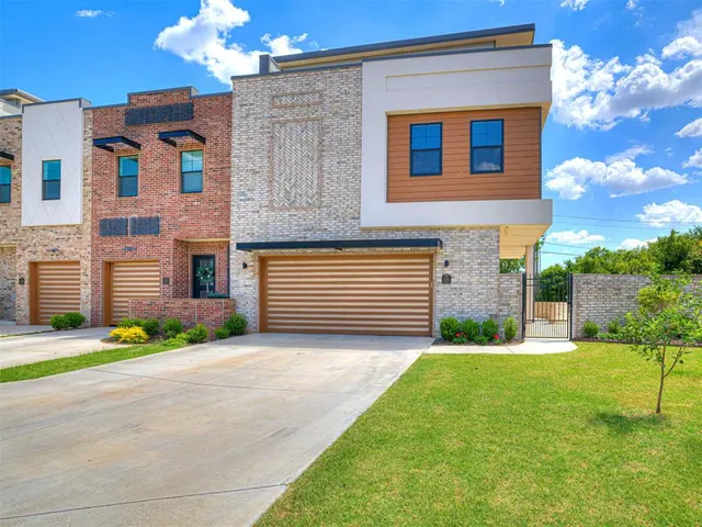 Photo 3 — 571 S Fretz Avenue, Edmond, OK 73003