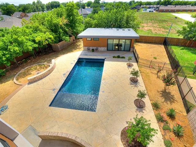 Photo 4 — 571 S Fretz Avenue, Edmond, OK 73003