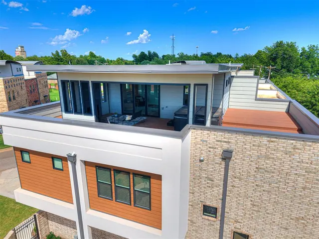 Photo 7 — 571 S Fretz Avenue, Edmond, OK 73003