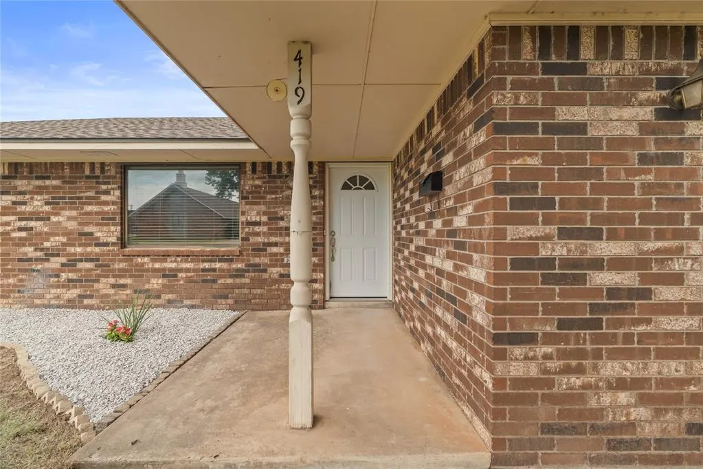 Photo 2 — 419 N Noble Avenue, Watonga, OK 73772