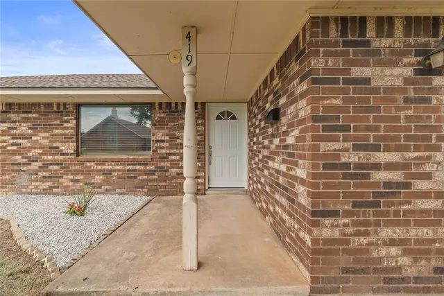 Photo 2 — 419 N Noble Avenue, Watonga, OK 73772