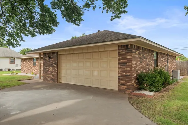 Photo 3 — 419 N Noble Avenue, Watonga, OK 73772