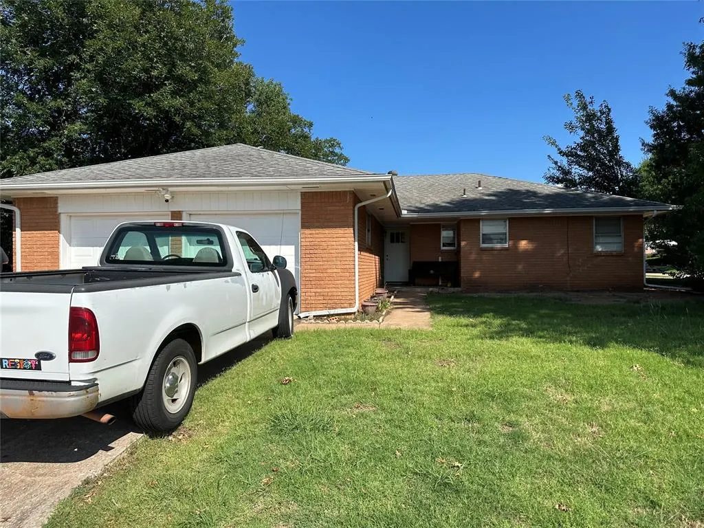 Front exterior — 101 Burton Place, Edmond, OK 73013