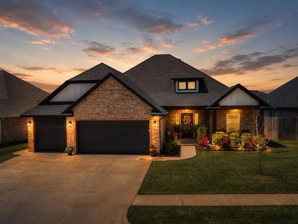 Photo 2 — 4709 Mustang Park Boulevard, Mustang, OK 73064