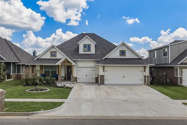Photo 2 — 9312 NW 118th Street, Yukon, OK 73099