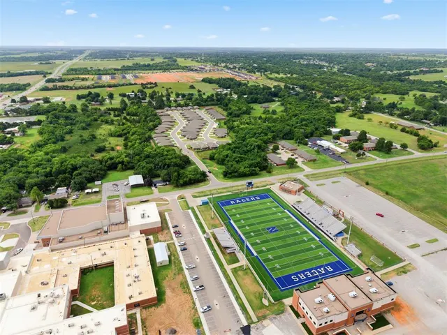 Photo 8 — 215 Meadow Drive, Newcastle, OK 73065