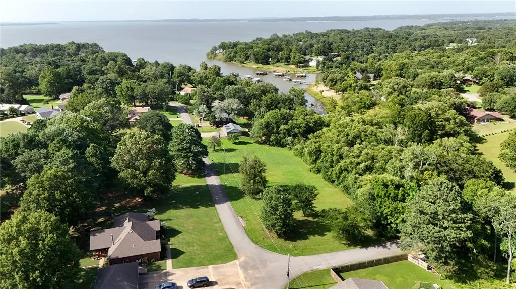Photo 8 — 1720 E McGill Circle, Eufaula, OK 74432