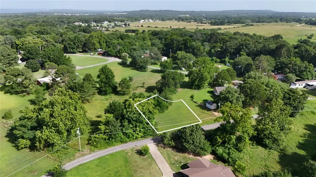 Photo 2 — 1653 W McGill Circle, Eufaula, OK 74432