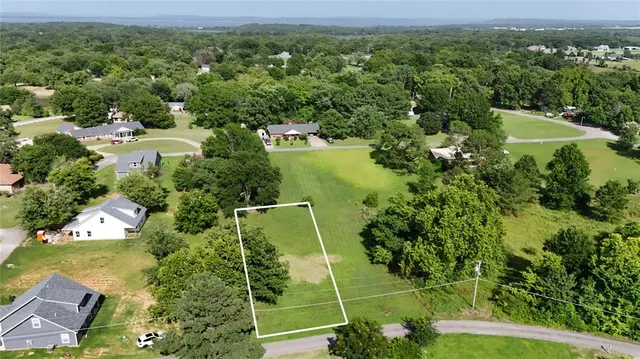 Photo 3 — 1697 W McGill Circle, Eufaula, OK 74432
